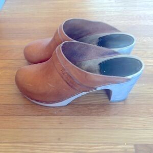 Stylish Brown Leather Clogs